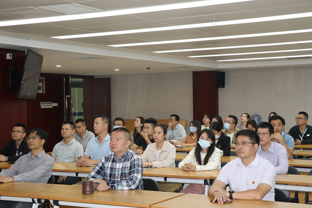 03 市工投集团全体职工集体收看中国共产党第二十次全国代表大会开幕会现场.JPG