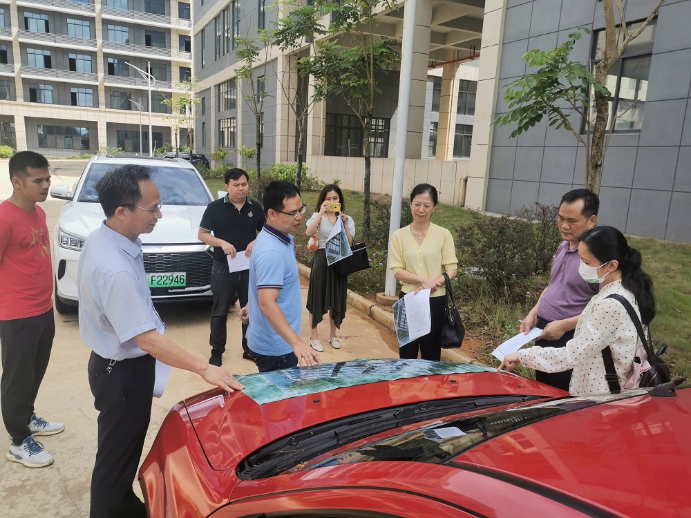 自治区财政厅莅临中泰产业园实地查图2.jpg