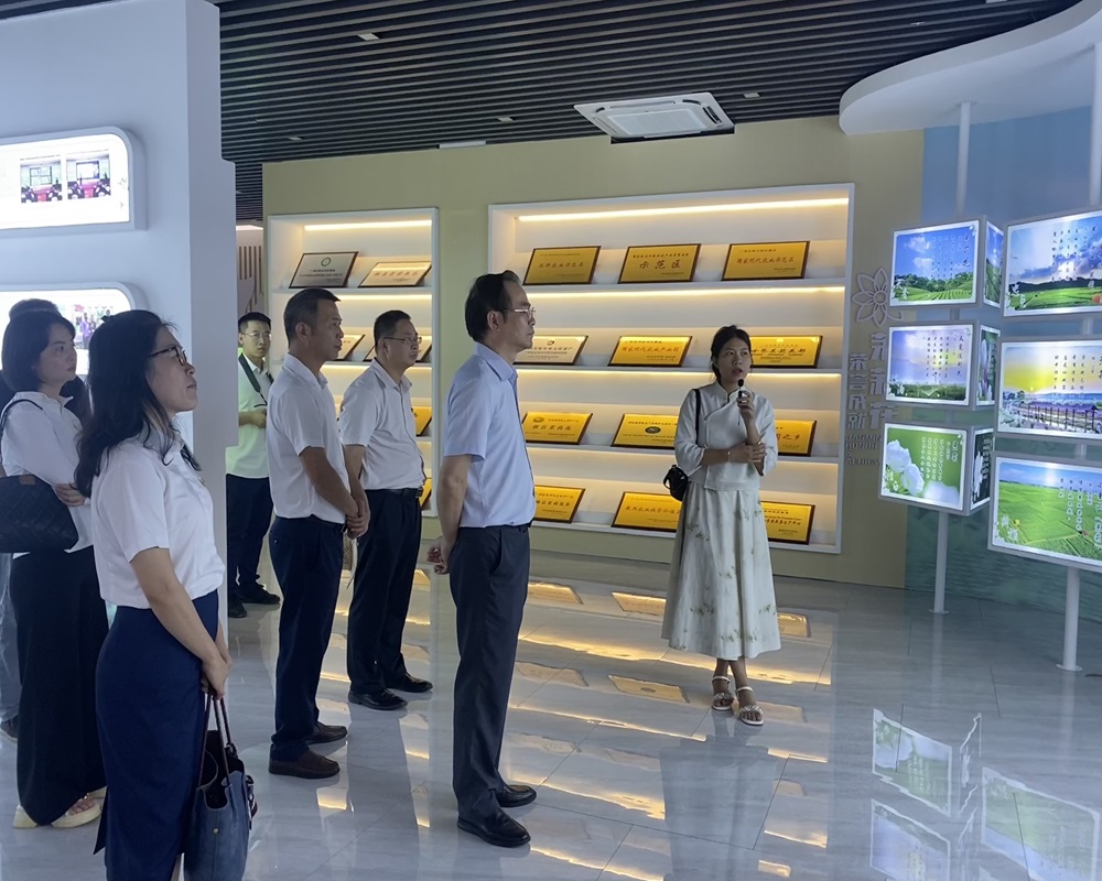 1720598148739163.jpg 图4:集萃园参观.jpg
